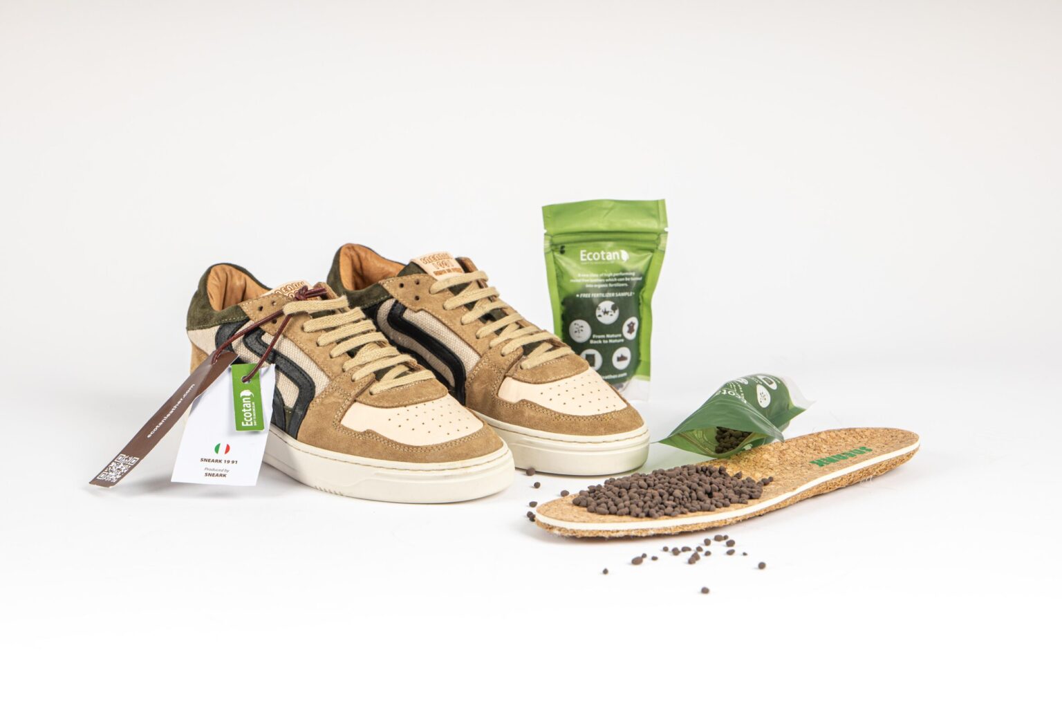 Sneaker Sneark con i materiali naturali usati per realizzarla
